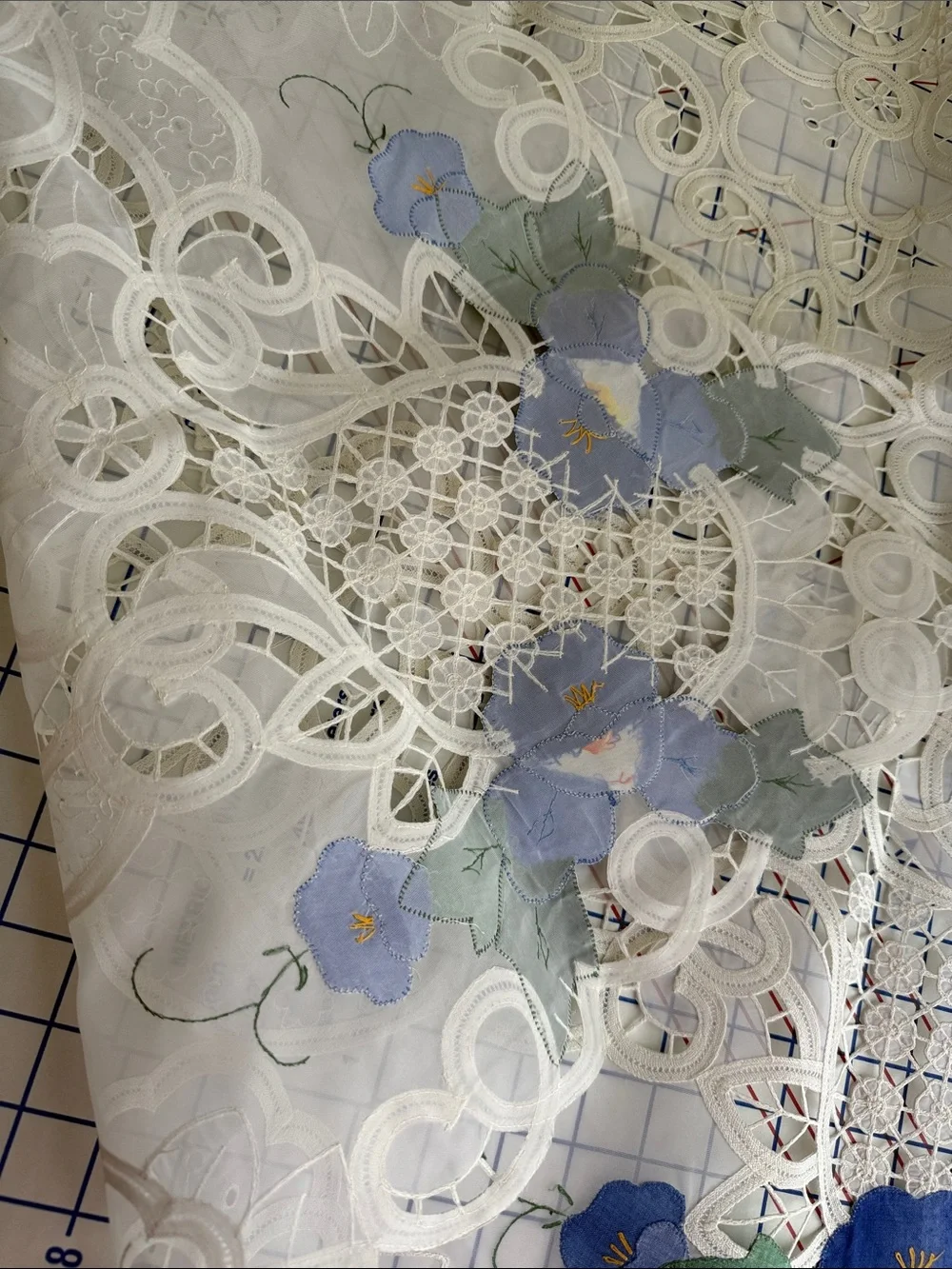 Vintage Appliqué Floral Tablecloth & 3 Napkins Cutwork Lace 1970s 4 Pc Set